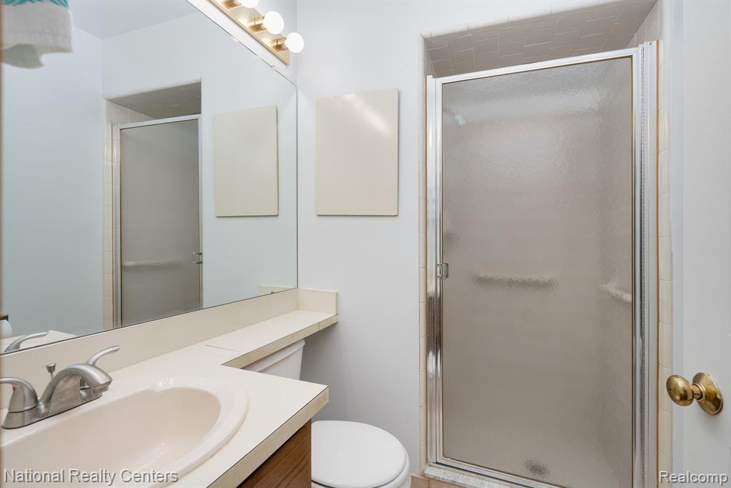 405 Pineview Court, Saint Clair Shores, MI 48081 — Photo 23