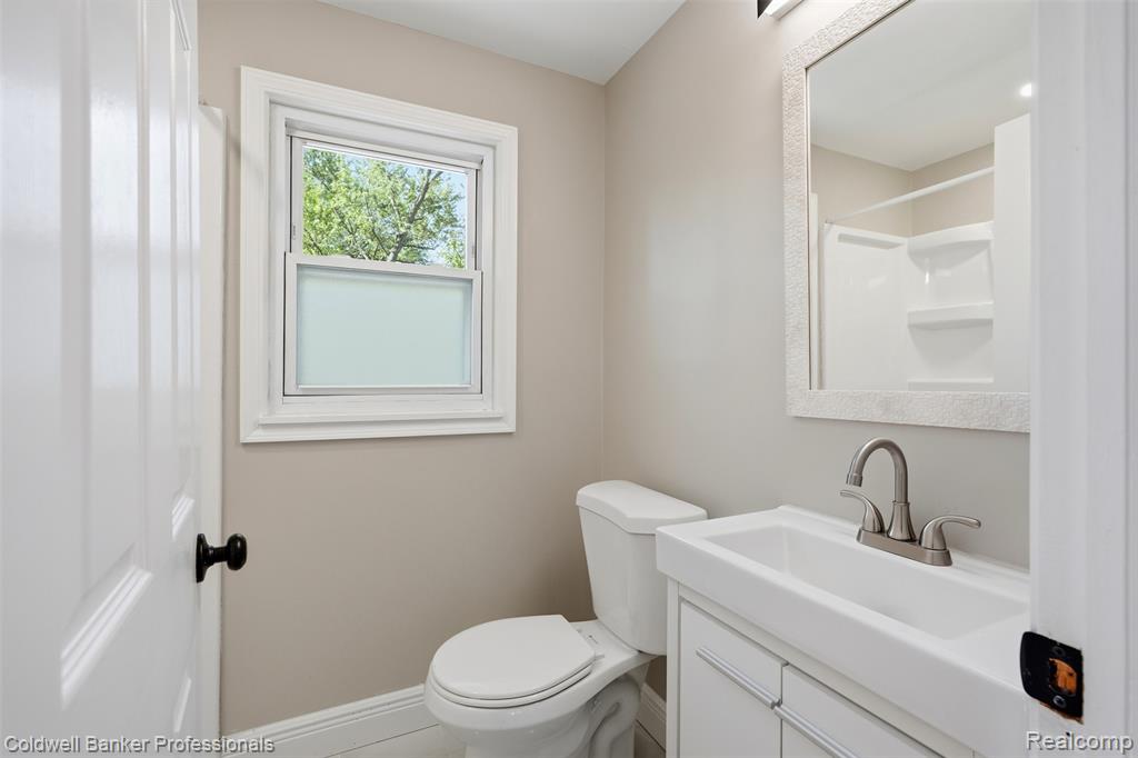 18761 Dolores Avenue, Lathrup Village, MI 48076 — Photo 25