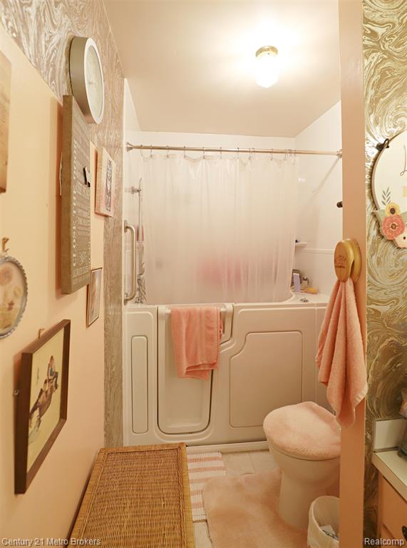 1184 Normandy Terrace Drive, Flint, MI 48532 — Photo 12