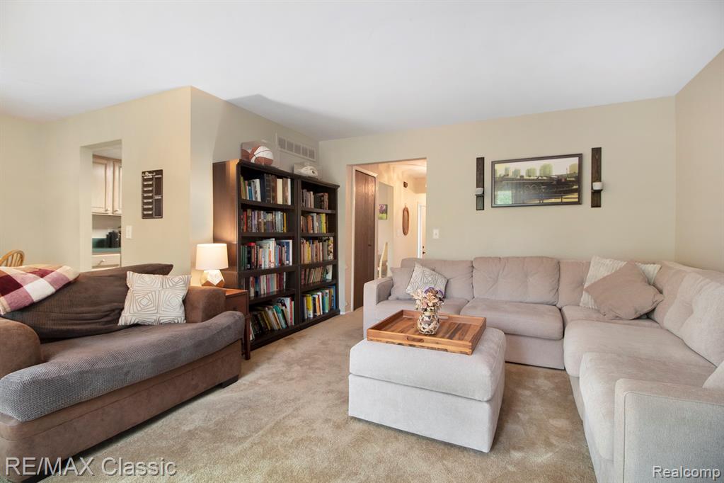 854 YORKTOWN Court, Northville, MI 48167 — Photo 5
