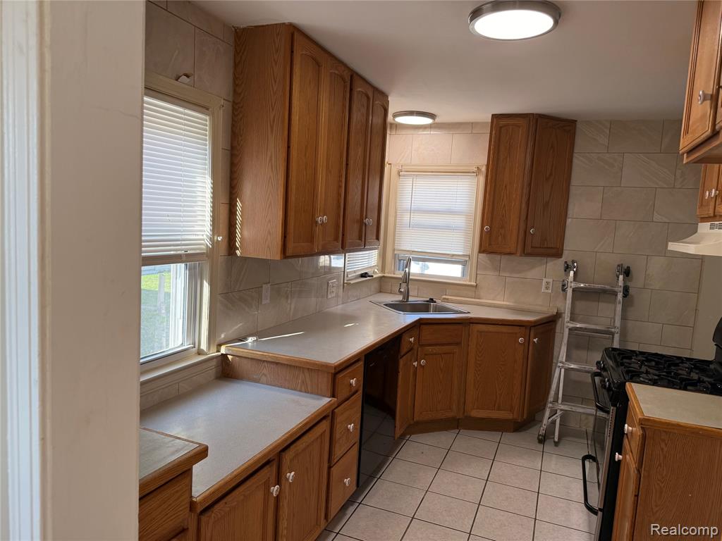 9557 W Inkster Road W, Livonia, MI 48150 — Photo 22