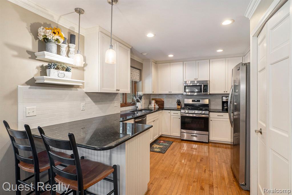 5780 GARNET Circle, Clarkston, MI 48348 — Photo 12