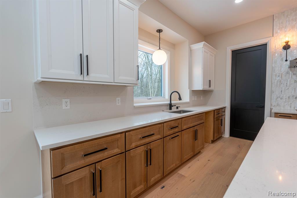 9033 DEERWOOD Road, Clarkston, MI 48348 — Photo 11