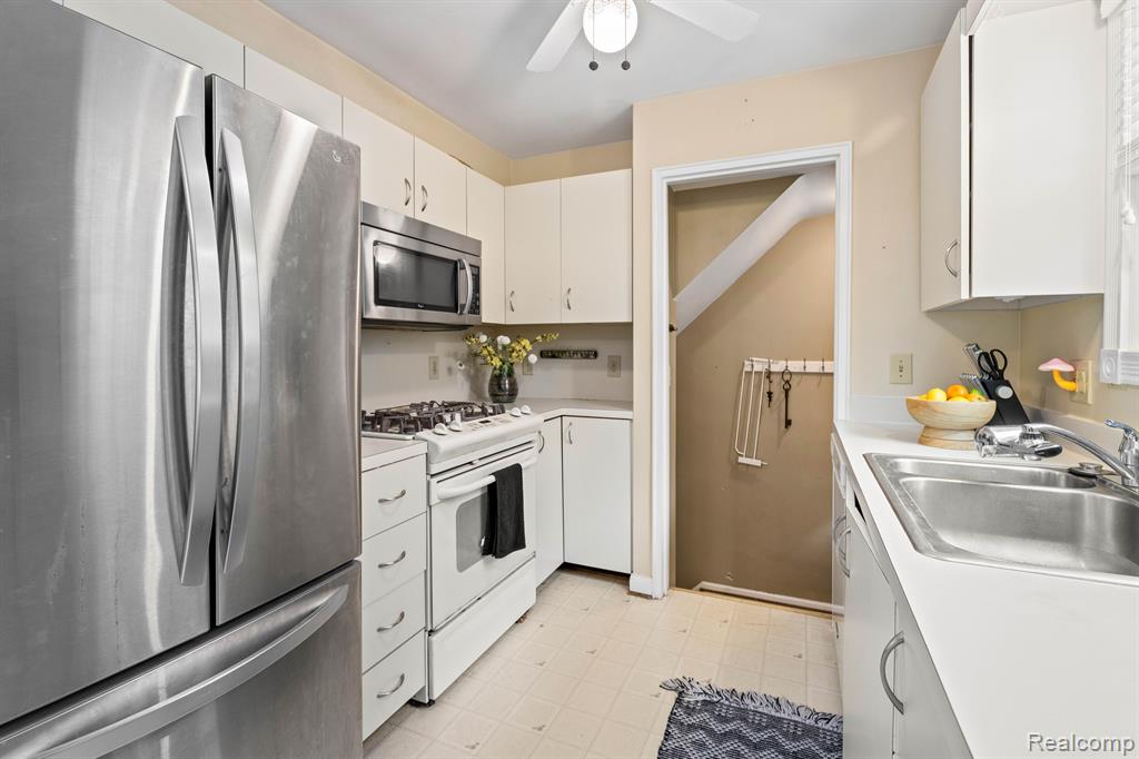 710 N VERNON Street, Dearborn, MI 48128 — Photo 9