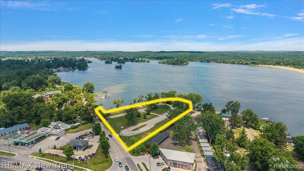 8300 Pontiac Lake Road, White Lake, MI