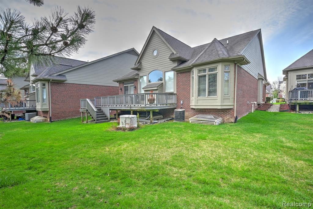 5591 Pembrooke Crossing, West Bloomfield, MI — Photo 49
