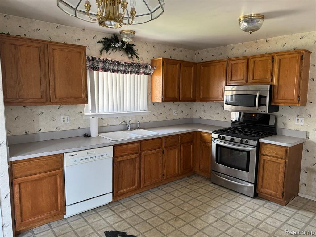 41243 MUELLER Street, Clinton Twp, MI 48038 — Photo 6