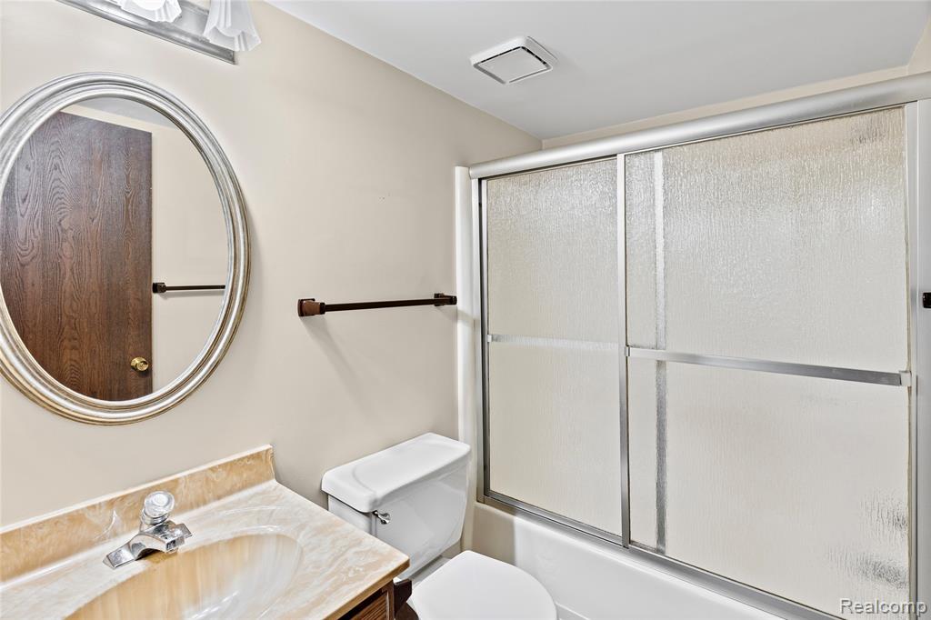 6059 Stockbridge Commons Trail, Grand Blanc, MI 48439 — Photo 35