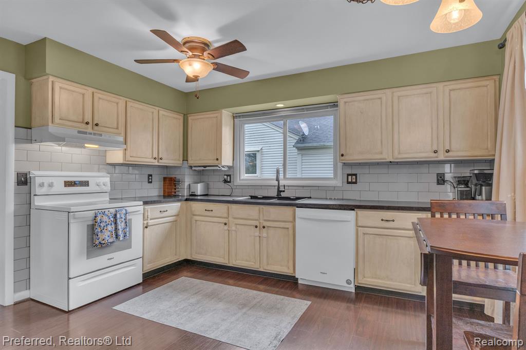 5722 King James Ln., Waterford, MI 48327 — Photo 16