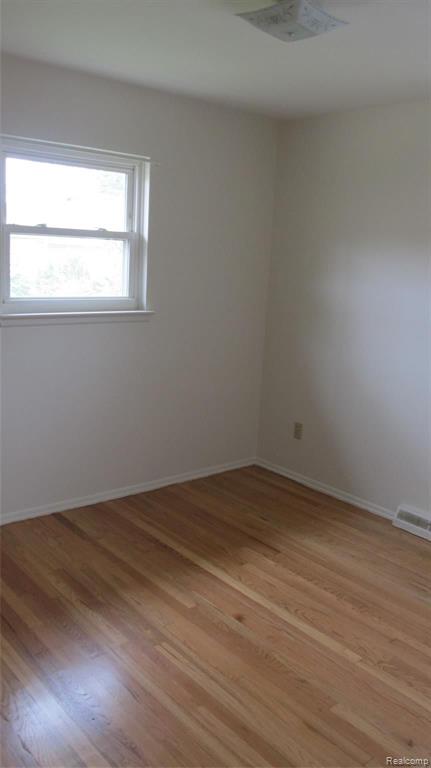 5652 WESTPOINT Street, Dearborn Heights, MI 48125 — Photo 11