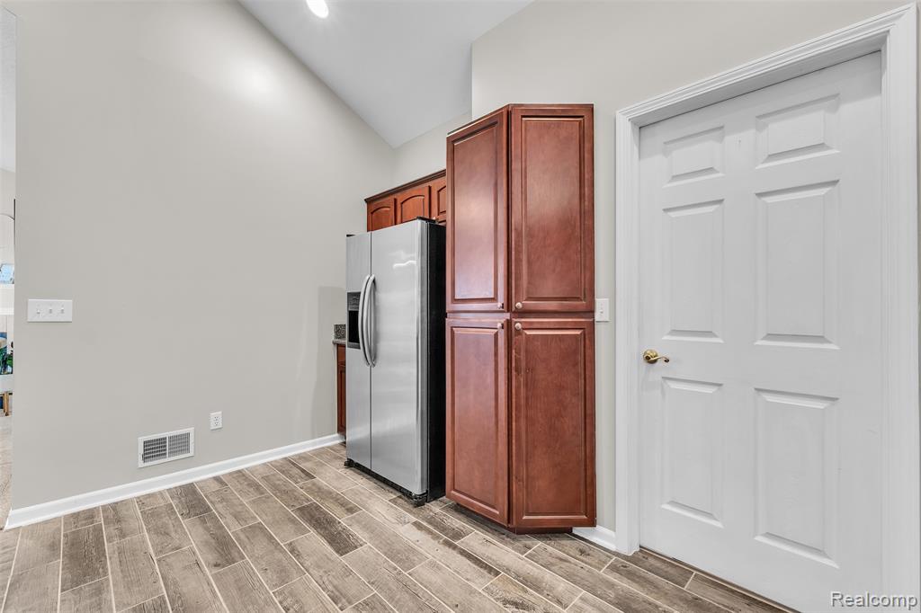 1155 Abbey Court, Westland, MI — Photo 33