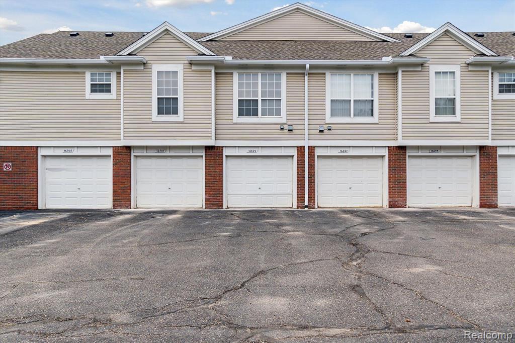 16699 CARRIAGE Way, Northville, MI 48168 — Photo 31