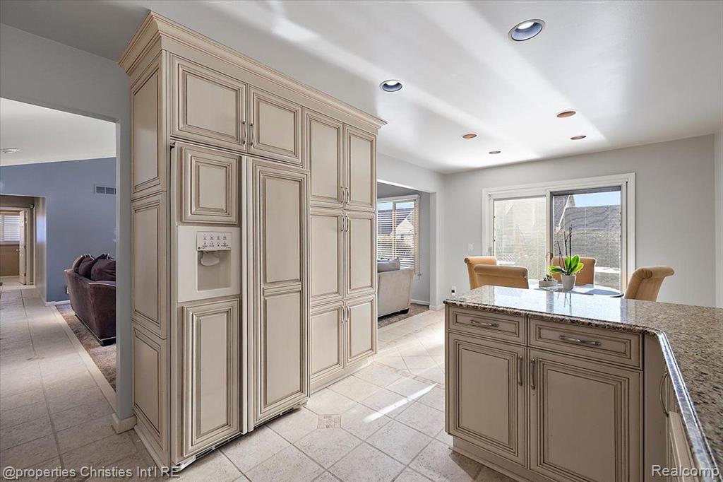 7716 MAPLE Drive, Westland, MI — Photo 12