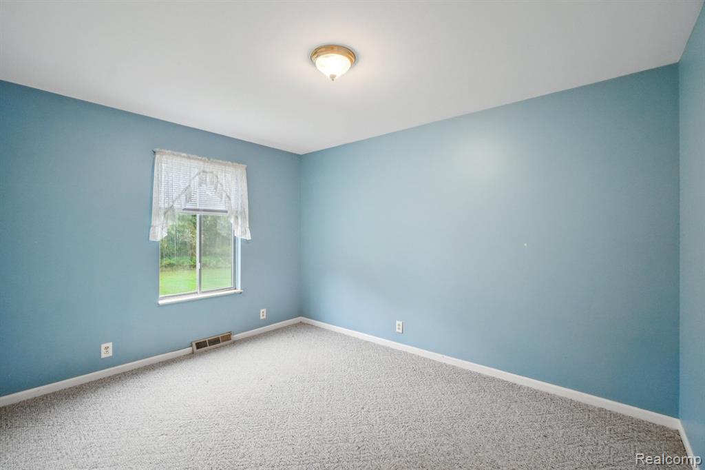 9551 Ellis Road, Clarkston, MI 48348 — Photo 22
