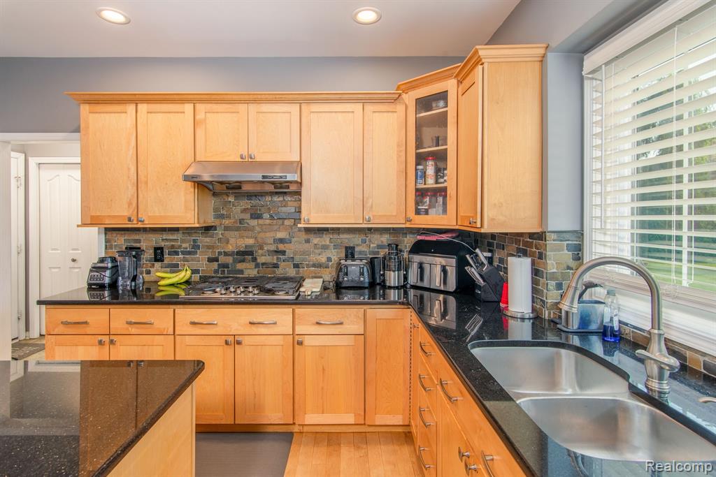 352 ELMINGTON, Canton, MI 48188 — Photo 17