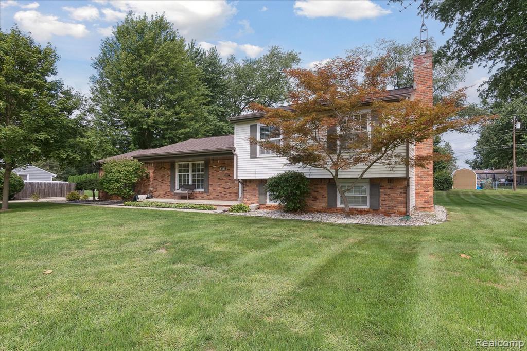 6233 Golfview Drive, Burton, MI 48509 — Photo 4