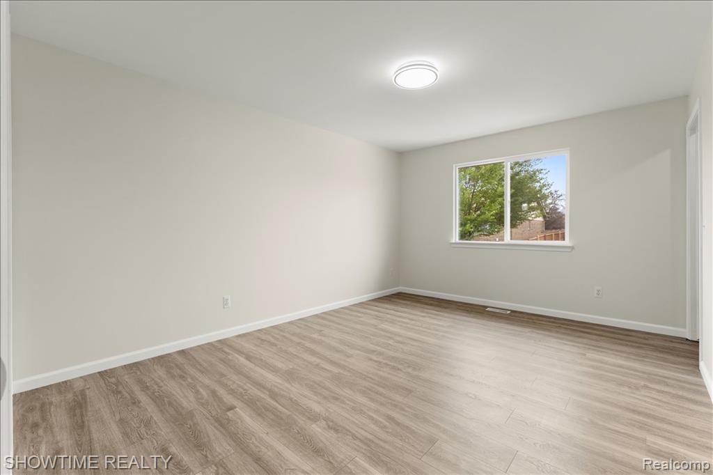 46132 Royal Drive, Chesterfield, MI — Photo 24