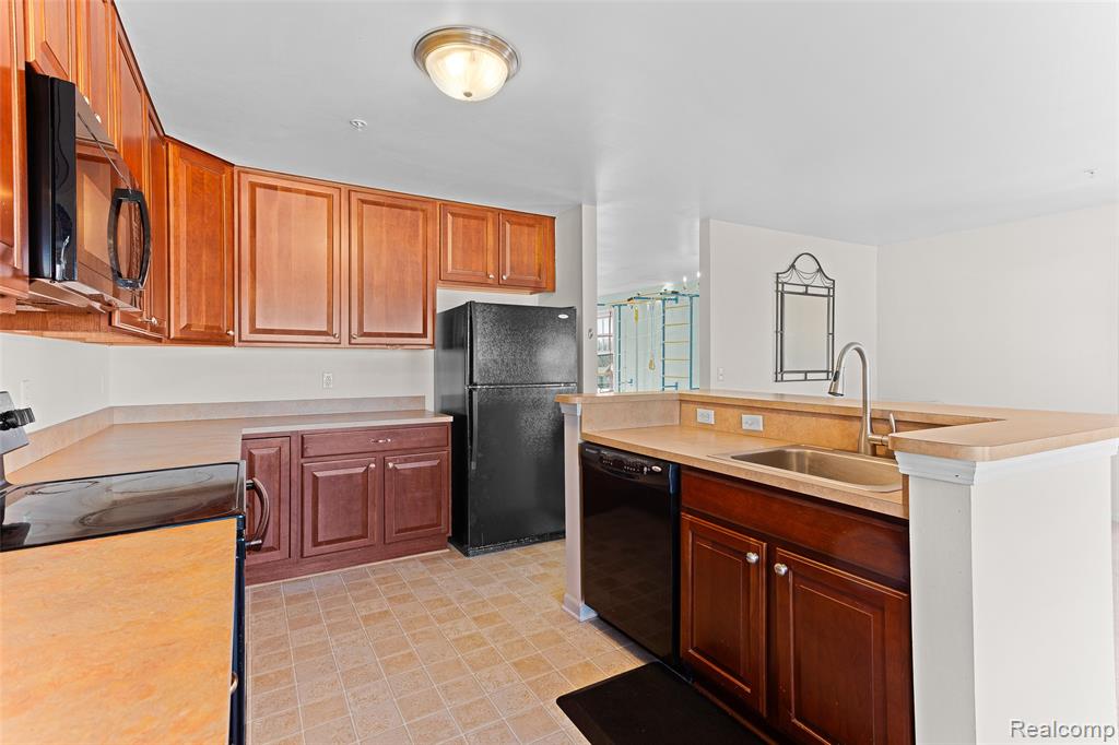 208 Amys Walk, Auburn Hills, MI 48326 — Photo 7