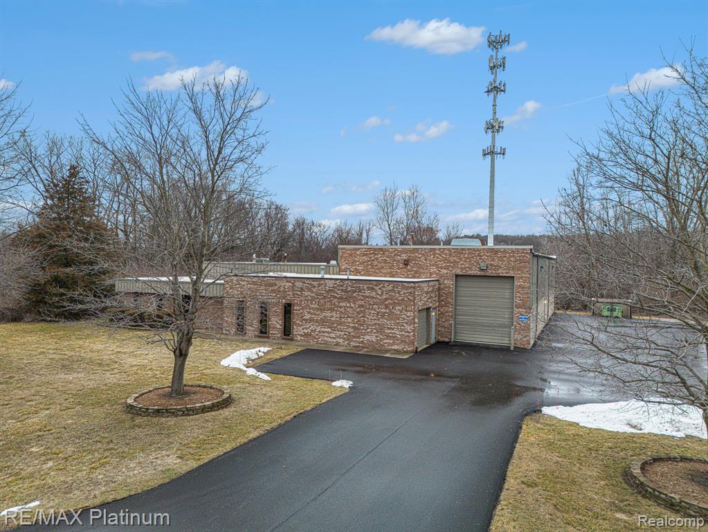 1200 HOLDEN AVENUE, Milford, MI, 48381