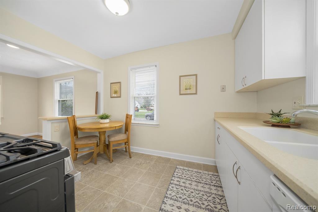 4526 TONAWANDA Avenue, Royal Oak, MI 48073 — Photo 11