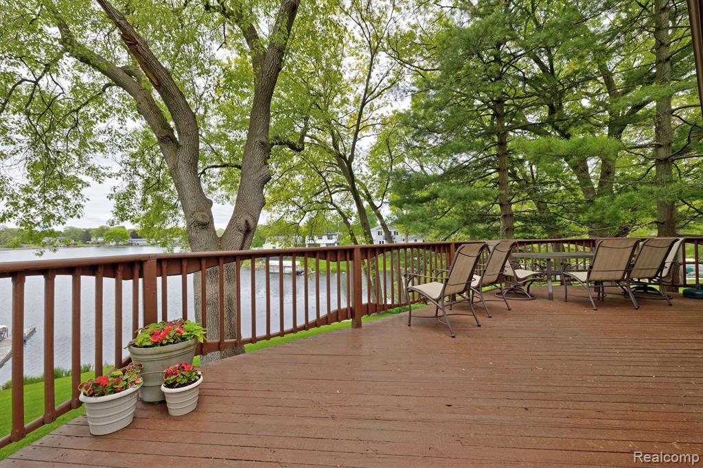 4030 ROLLINS Avenue, Waterford, MI 48329 — Photo 4