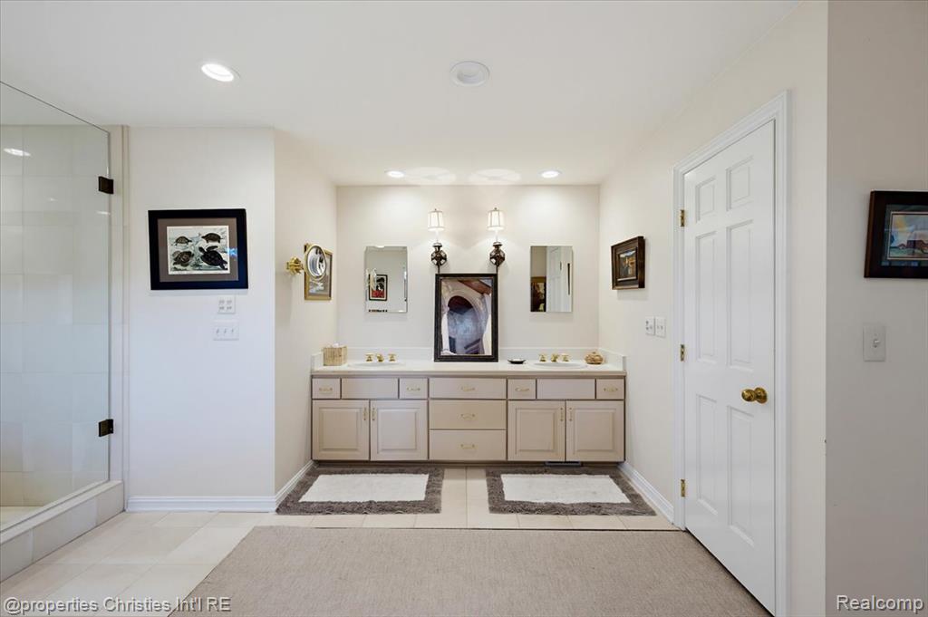 950 E Glengarry Circle, Bloomfield Hills, MI 48301 — Photo 33