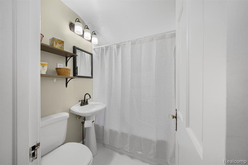 8107 Kaltz, Center Line, MI 48015 — Photo 12
