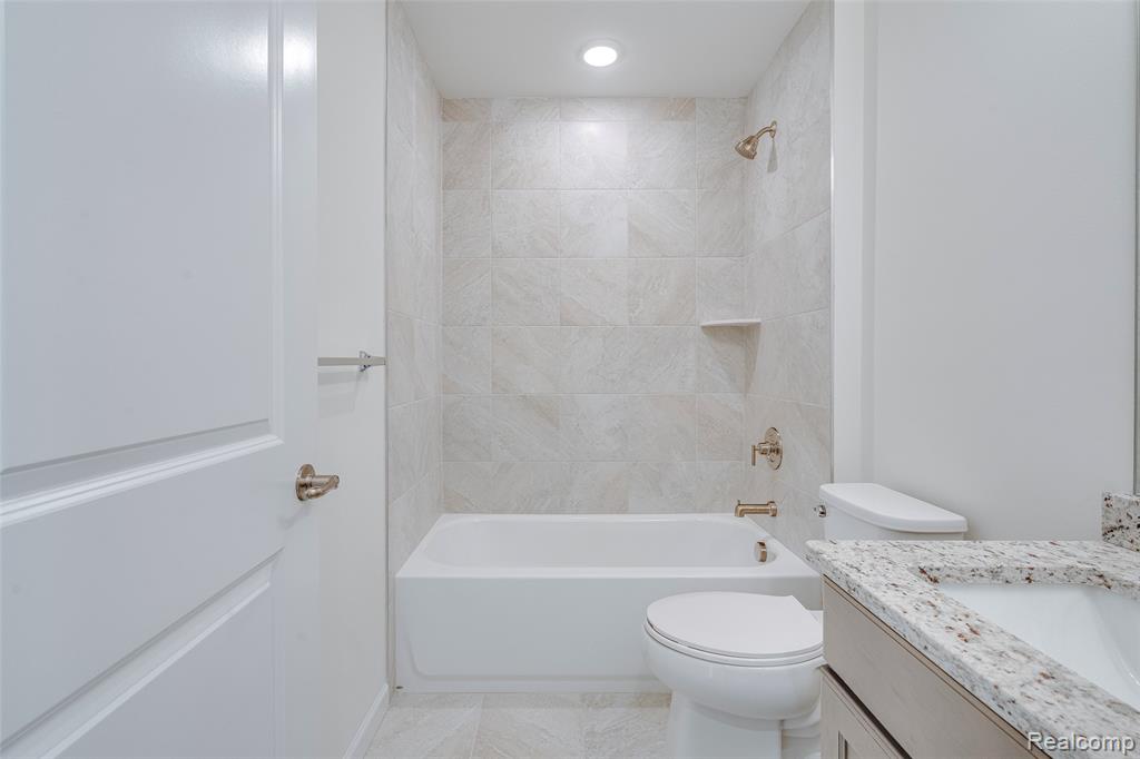 4876 Parkside Lane, Troy, MI 48085 — Photo 22
