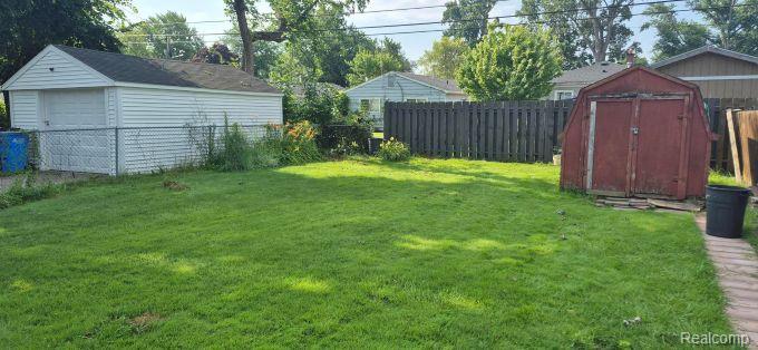 92 Kalama E, Madison Heights, MI 48071 — Photo 14