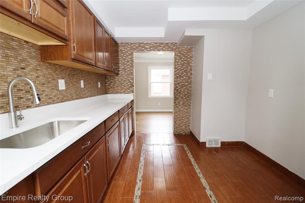 5743 N Highland Street, Dearborn Heights, MI 48127 — Photo 11