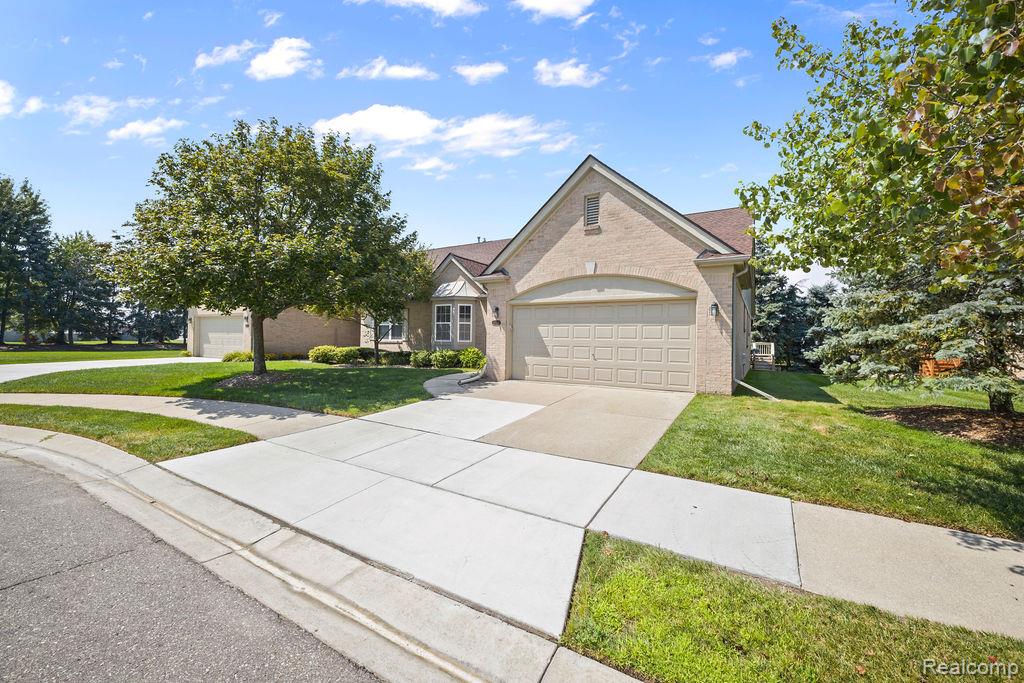 43120 Creek Court, 81, Clinton Twp, MI 48038 — Photo 35