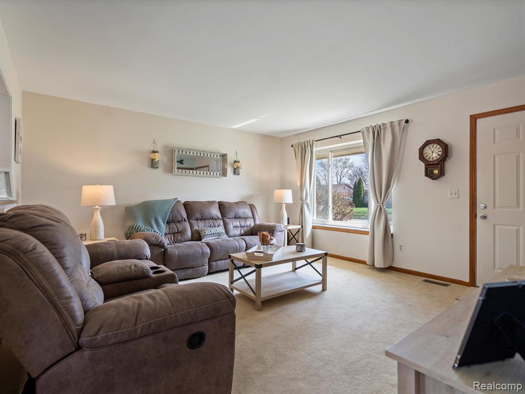 41845 EHRKE Drive, Clinton Twp, MI 48038 — Photo 18