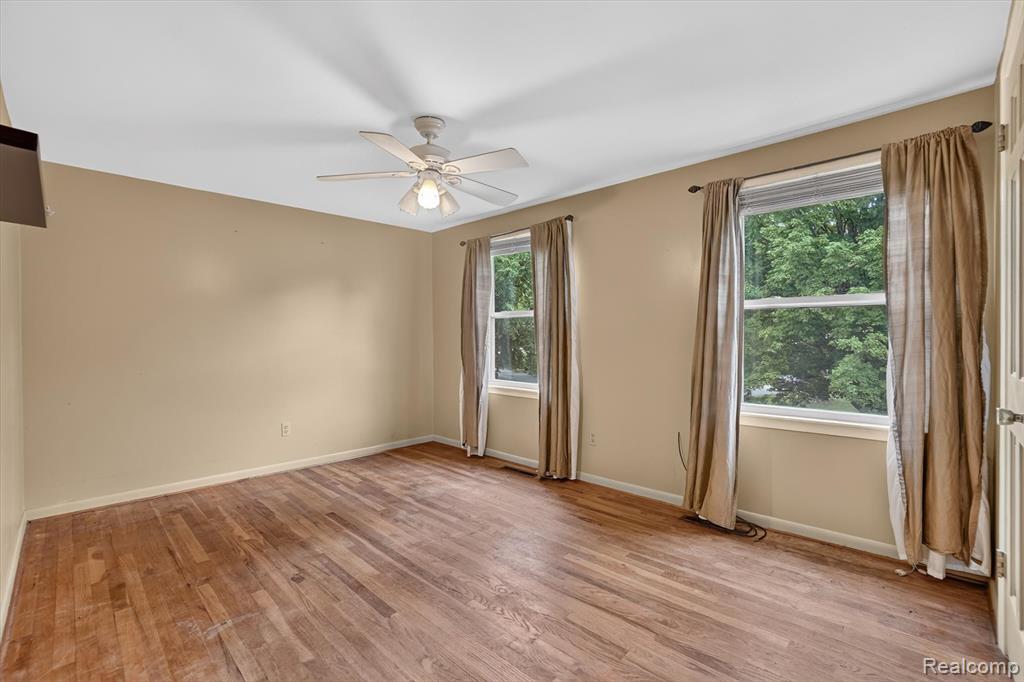 2356 Pineview Court, Flushing, MI 48433 — Photo 24
