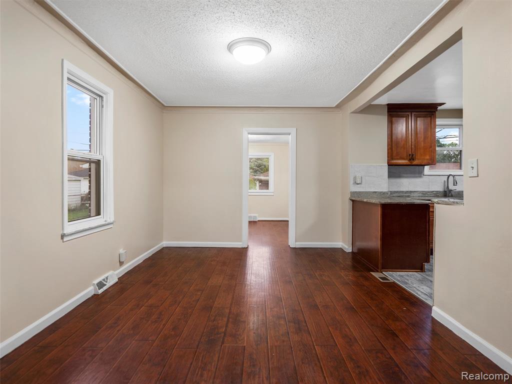 6010 HARTWELL Street, Dearborn, MI 48126 — Photo 4