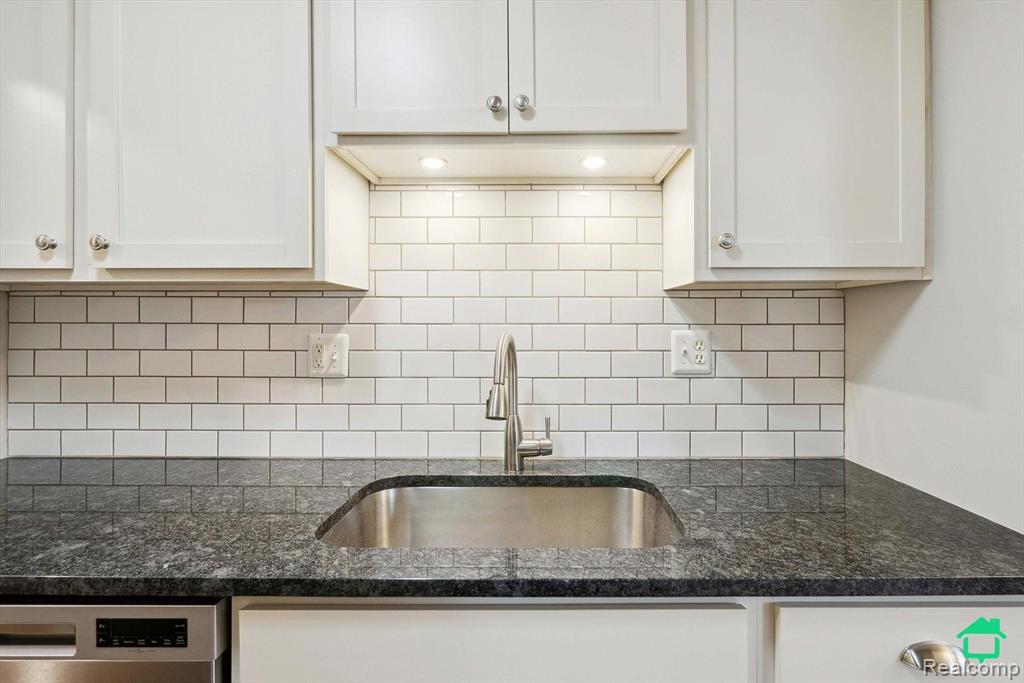 412 Riviera Drive, Saint Clair Shores, MI 48080 — Photo 15