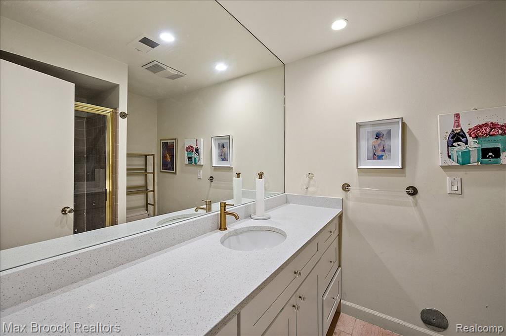 1592 S Hill Circle, Bloomfield Hills, MI 48304 — Photo 22