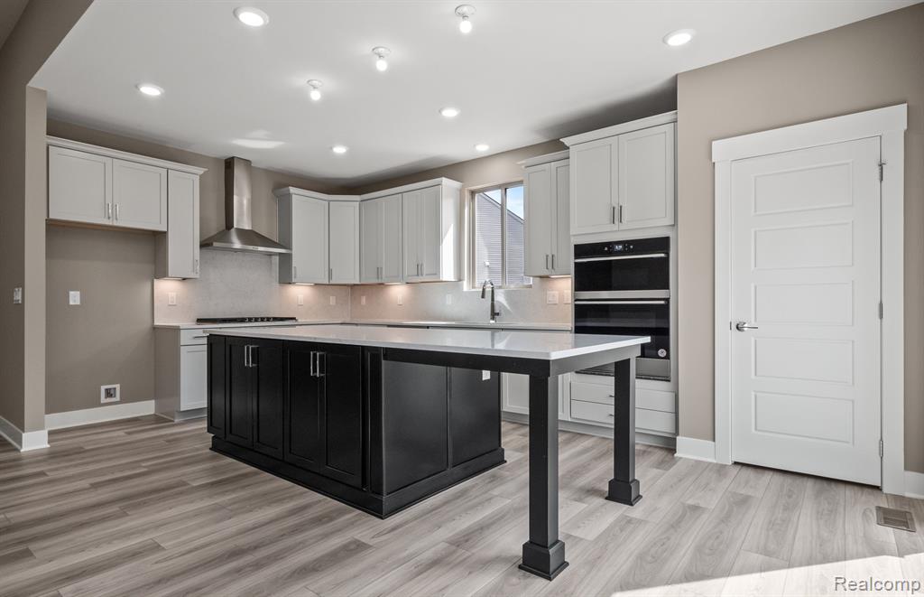 748 W SPANIEL Drive, Ann Arbor, MI 48108 — Photo 8