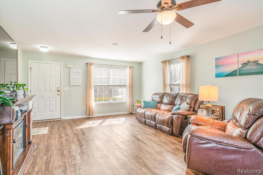 42936 N CUMBERLAND Drive, Belleville, MI 48111 — Photo 3