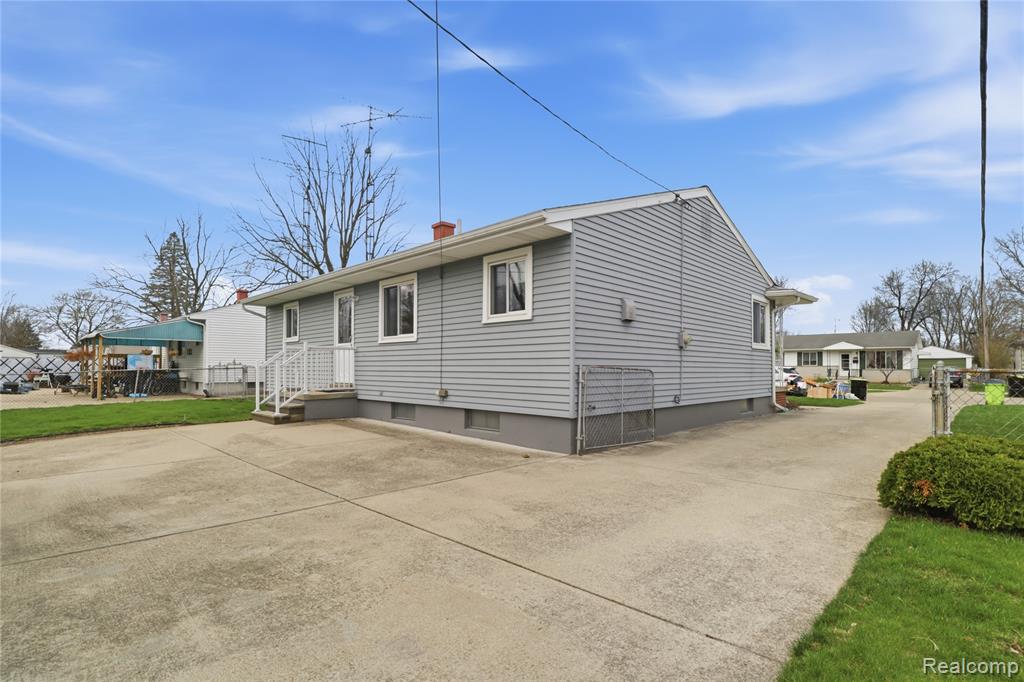 5221 Worchester Drive, Swartz Creek, MI 48473 — Photo 29