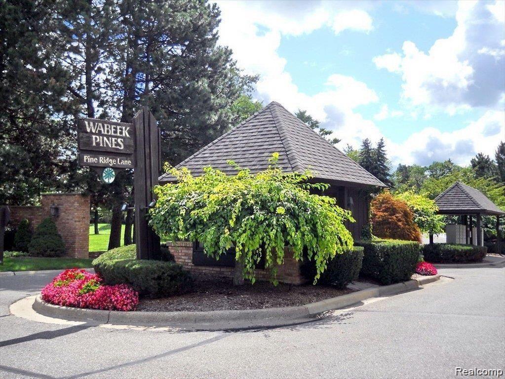 1943 PINE RIDGE Court, Bloomfield Hills, MI 48302 — Photo 2