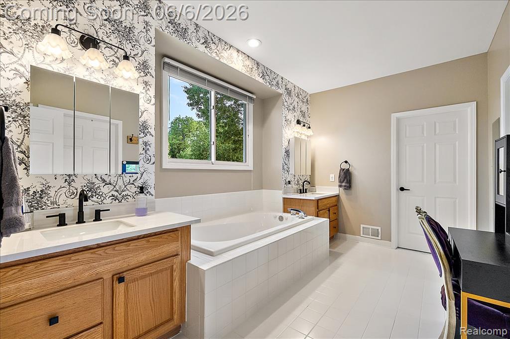 5768 Bellshire Lane, Clarkston, MI — Photo 41