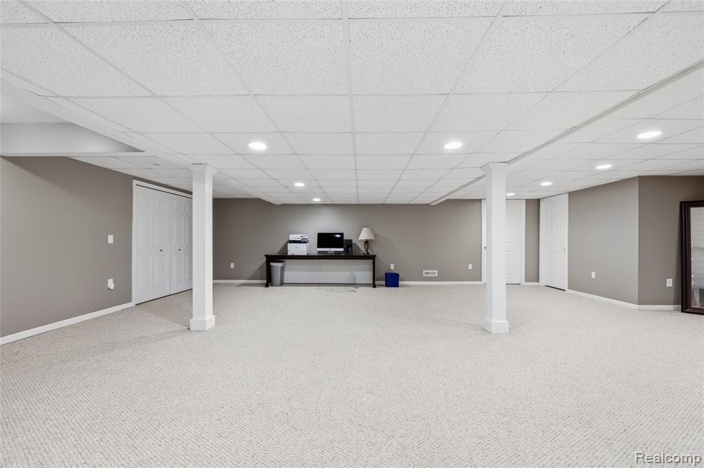 48274 Beacon Square Drive, Macomb, MI 48044 — Photo 45