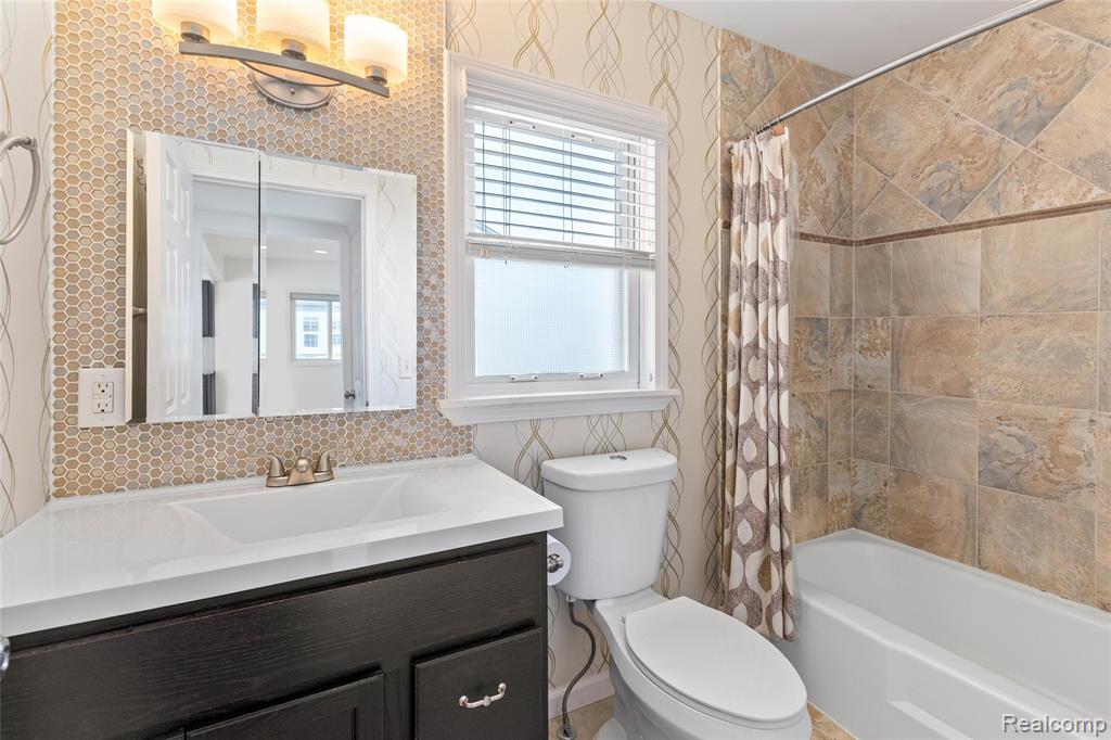 110 Nakota Street, Commerce Twp, MI — Photo 14
