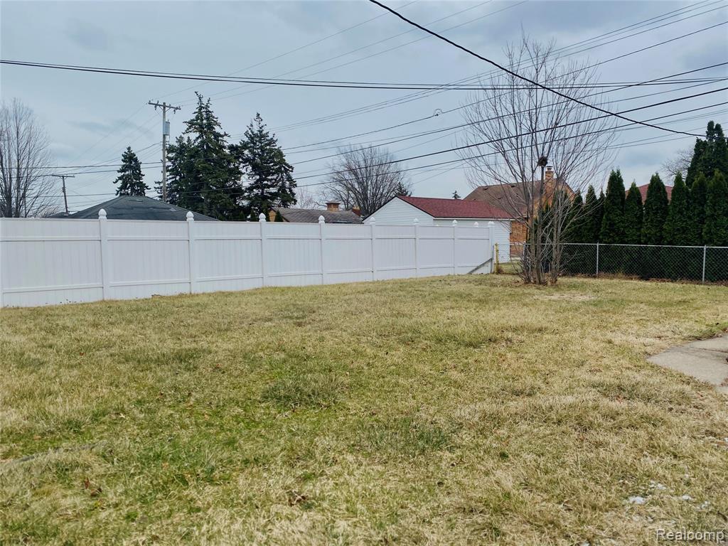 17334 Sprenger Avenue, Eastpointe, MI 48021 — Photo 6