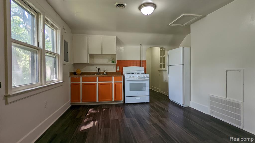 104 Grand Avenue, Mount Clemens, MI 48043 — Photo 9