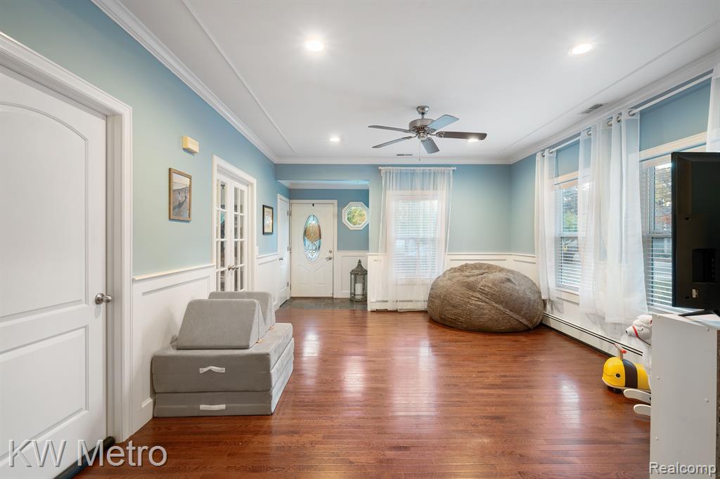 735 E HURON Street, Milford, MI 48381 — Photo 4