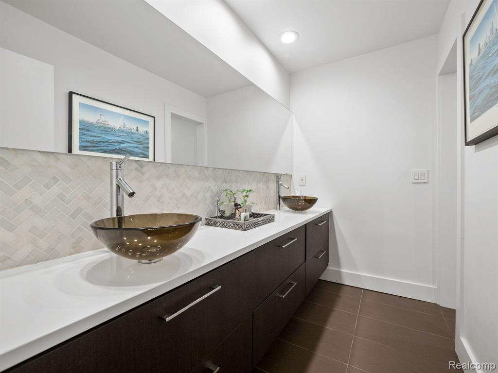 4382 KNIGHTSBRIDGE Lane, West Bloomfield, MI 48323 — Photo 15