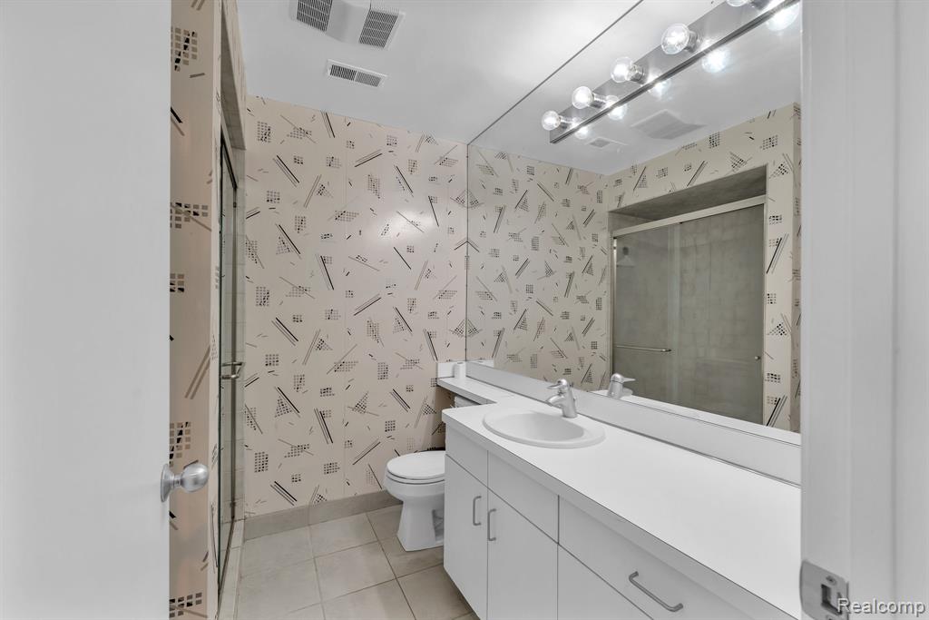 6689 Ridgefield Circle, 203, West Bloomfield, MI — Photo 13