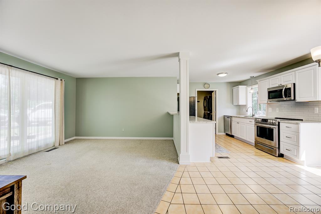 6327 Snow Apple Drive, Clarkston, MI — Photo 8