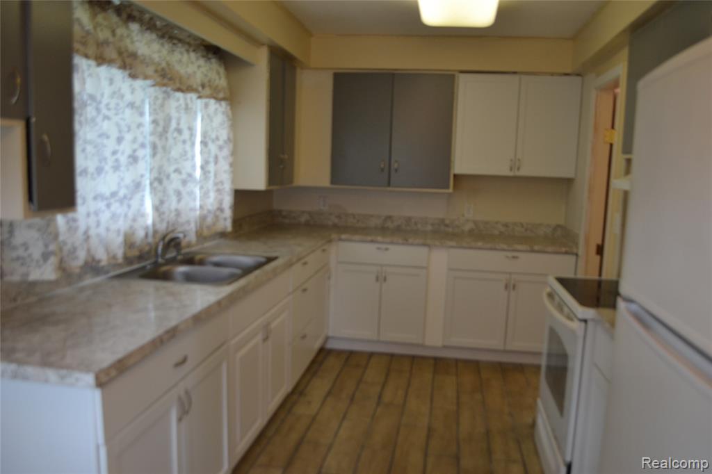 5084 Lennon Road, Flint, MI 48507 — Photo 9